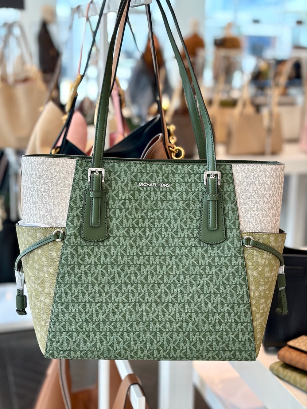 Michael Kors Voyager Large Color-Block Signature Logo Tote Shoulder Bag - Picture 5 of 10